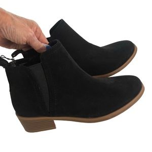 NWT Black ankle bootie shoe. Size 7Wide